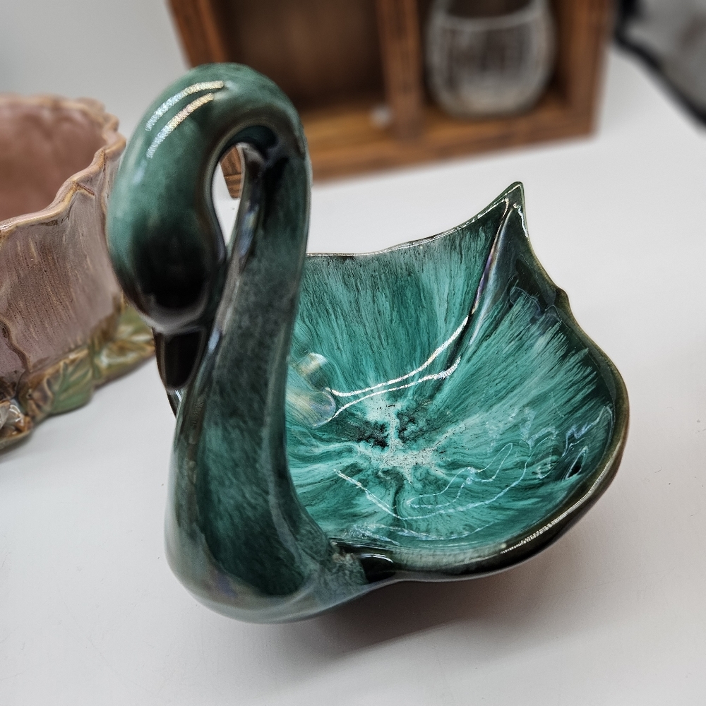 Green pottery swan dish